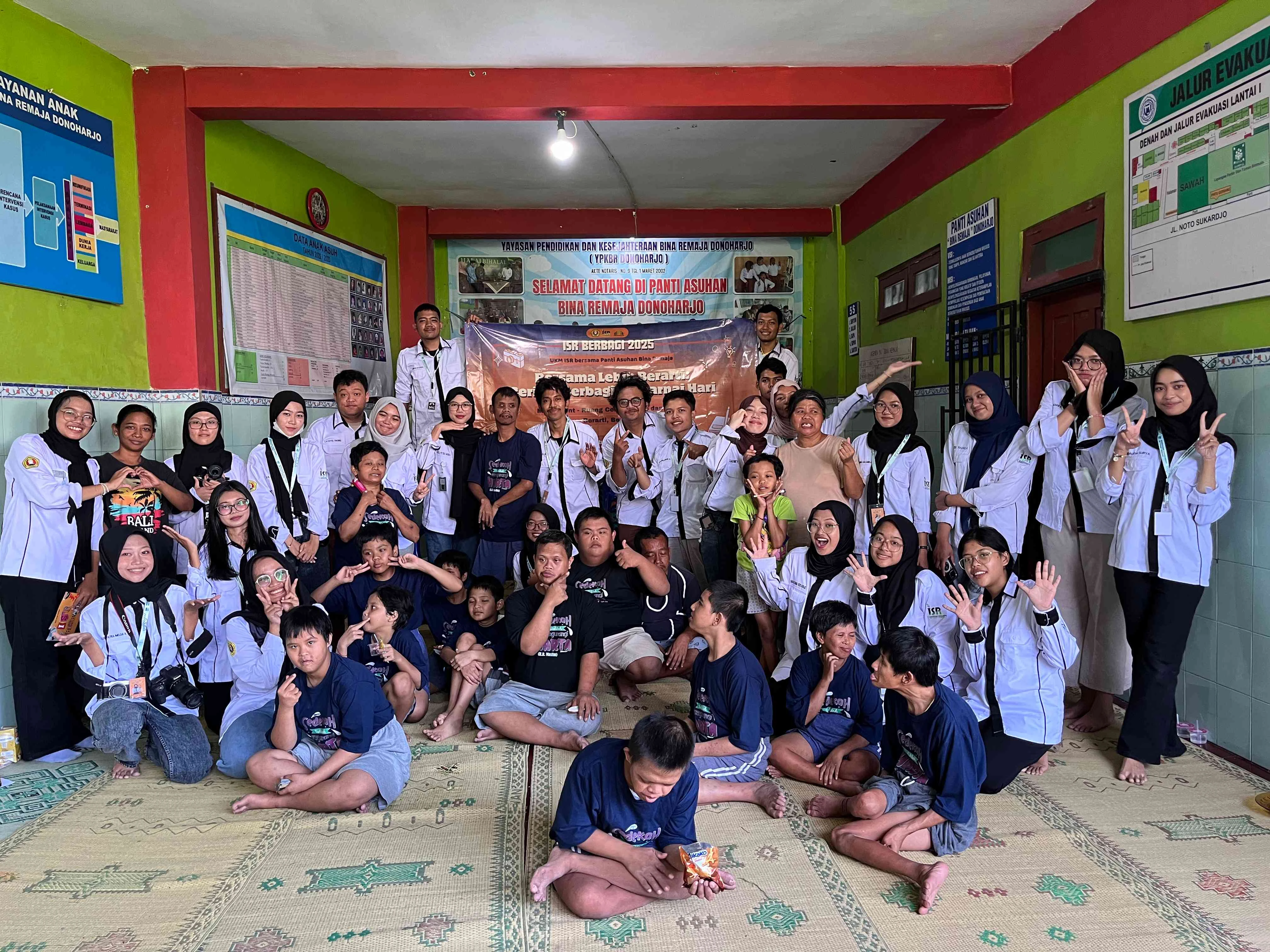 Kegiatan ISR Berbagi  di panti asuhan Bina Remaja, Jl. Noto Sukardjo, Donoharjo, Sleman