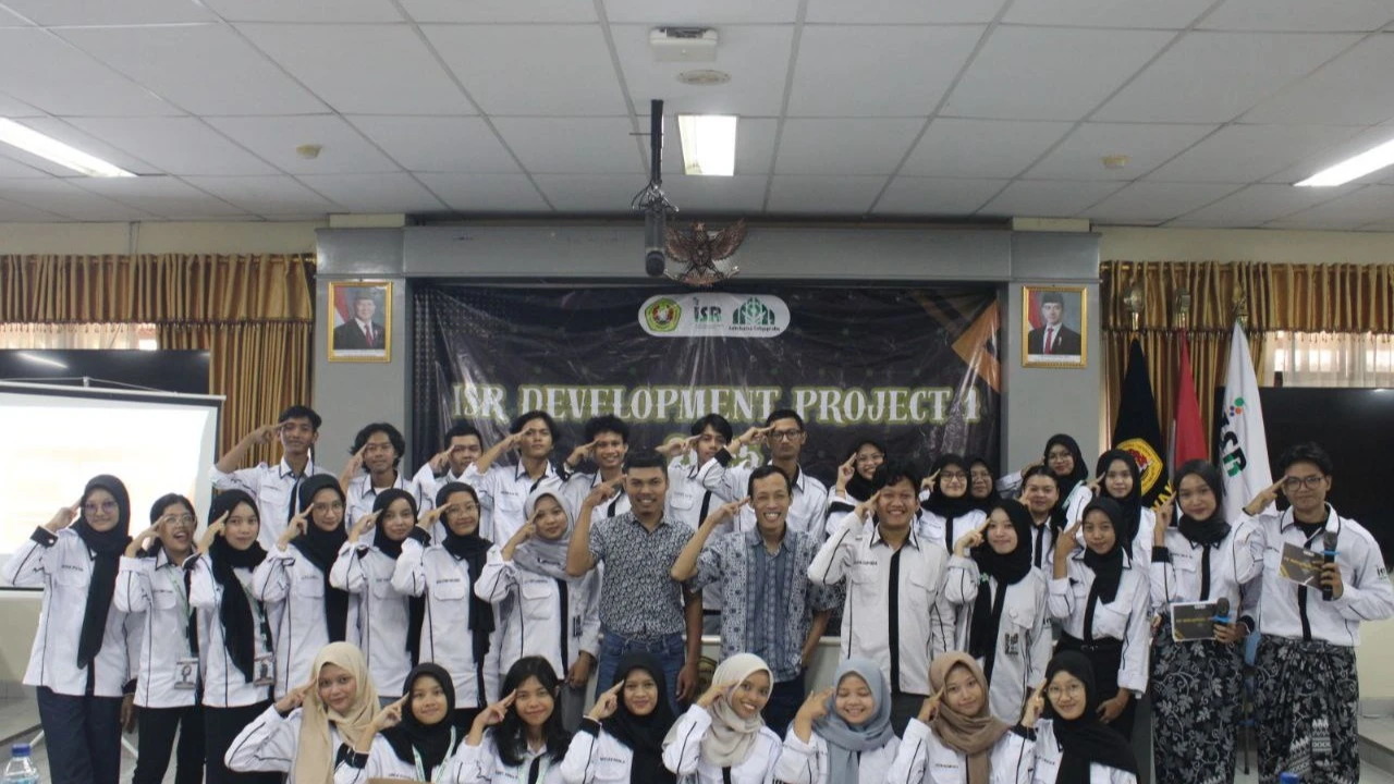 Di Balik Pena Para Juara: Menyusuri Jejak dan Cerita Pemenang Lomba Esai ISR 2025